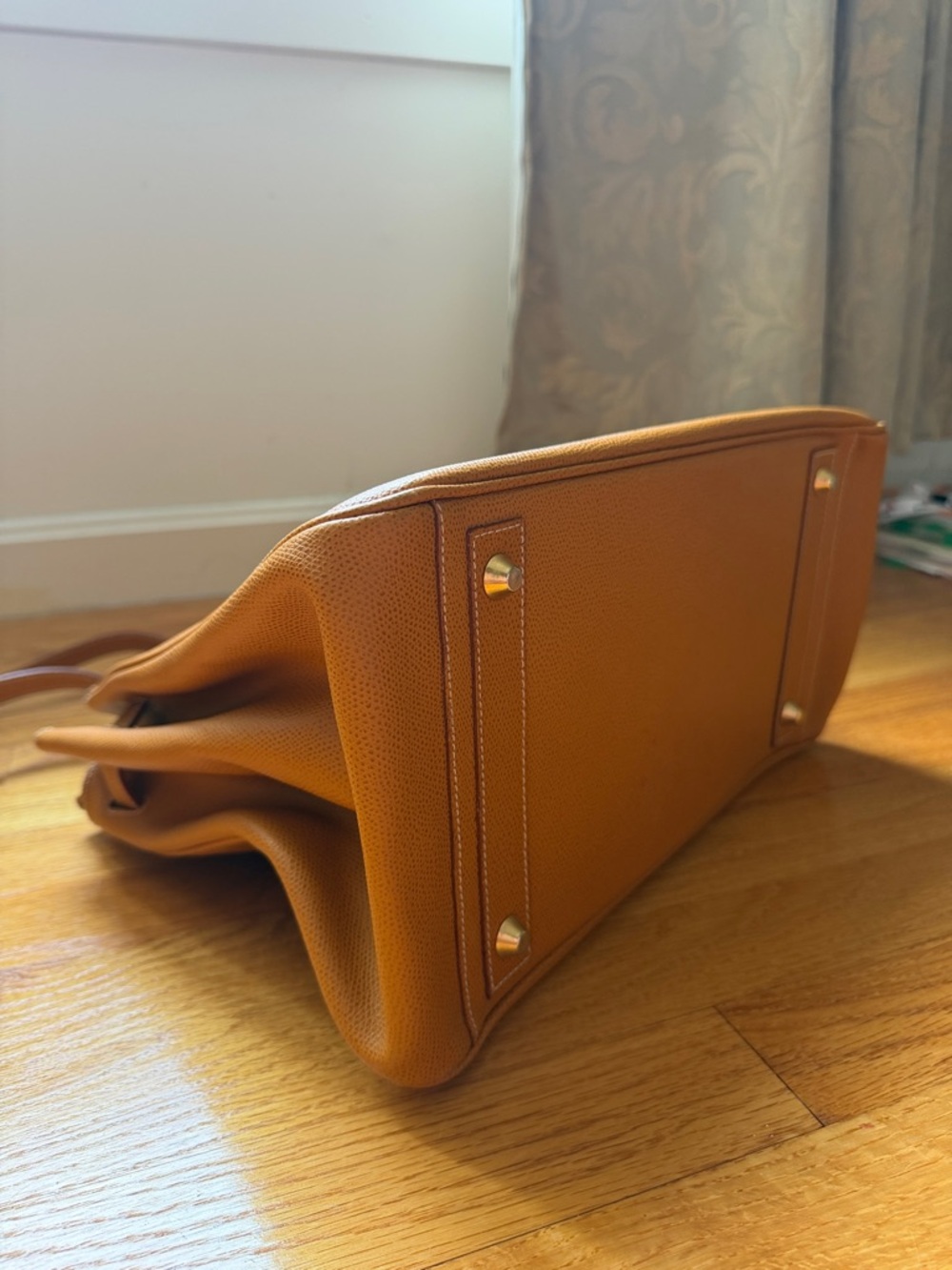 Classic Tan Leather Structured Tote Bag - Picture 3 of 8